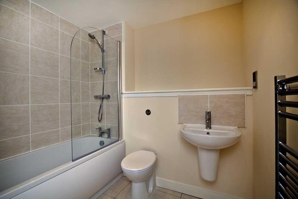 2 Bedroom Apartment To Rent image 7